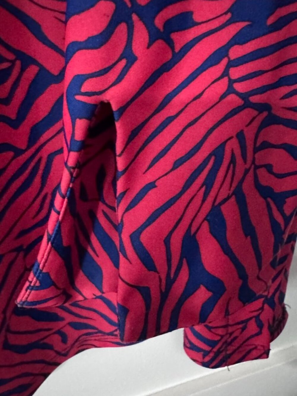 Jude Connally Pink & Navy Zebra Inspired Print Top, Size: S, Excellent Condition - Picture 6 of 7